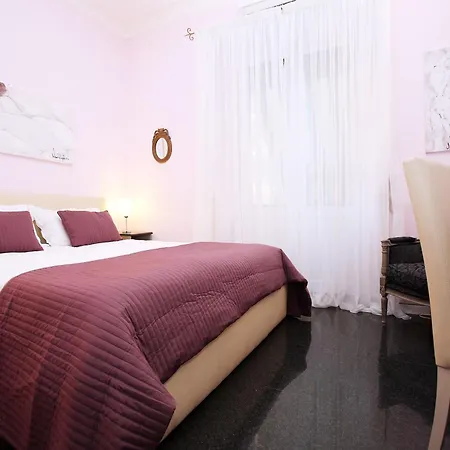 Amica Roma Guest House